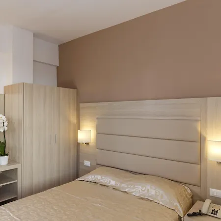 Africa 2* עיר רודוס